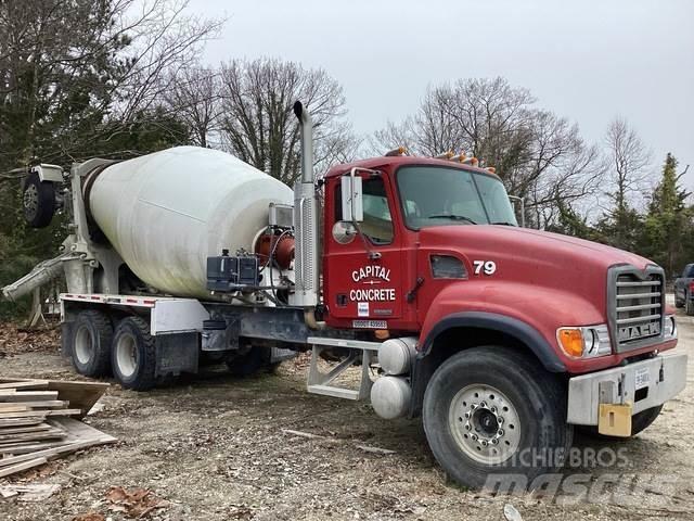 Mack CV513 شاحنات أخرى