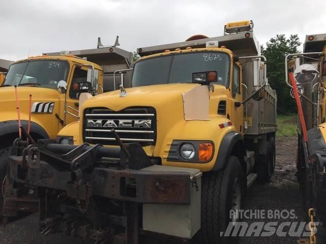 Mack CV700 حراثات ونصول الجليد