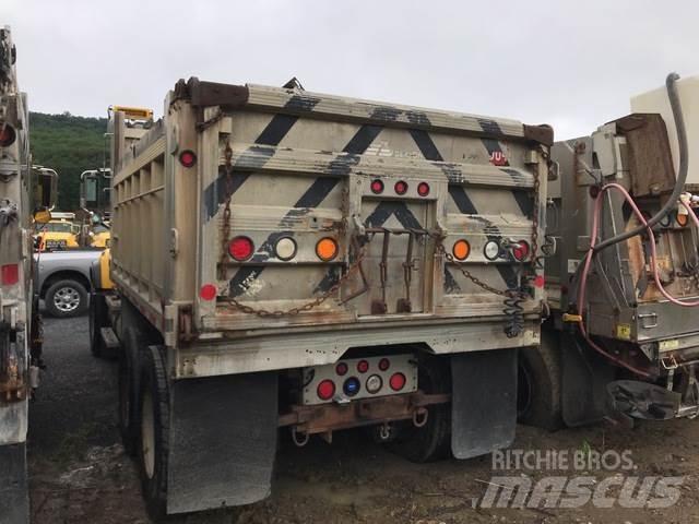 Mack CV700 حراثات ونصول الجليد