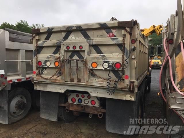 Mack CV700 حراثات ونصول الجليد