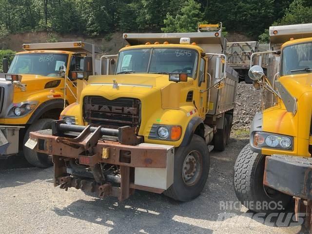 Mack CV700 حراثات ونصول الجليد