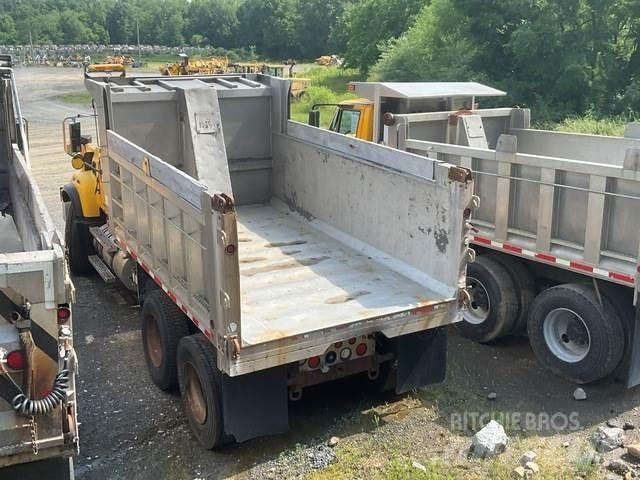 Mack CV700 حراثات ونصول الجليد