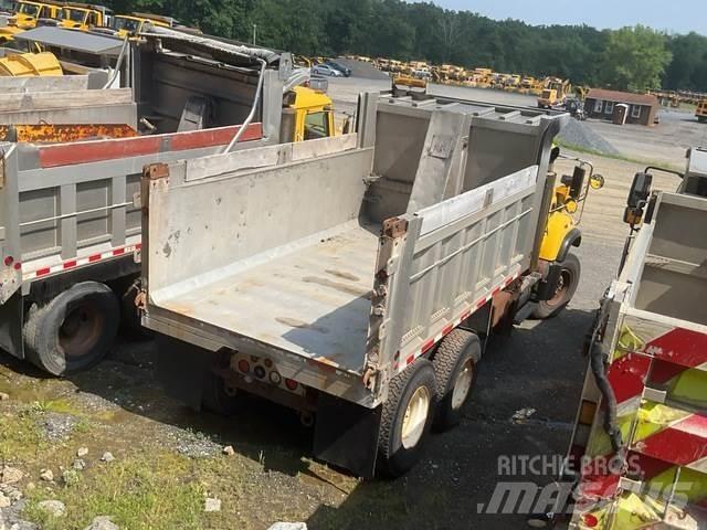 Mack CV700 حراثات ونصول الجليد