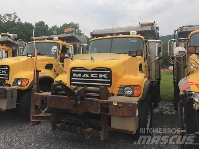 Mack CV700 حراثات ونصول الجليد