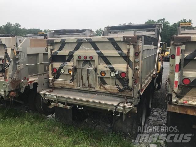 Mack CV700 حراثات ونصول الجليد