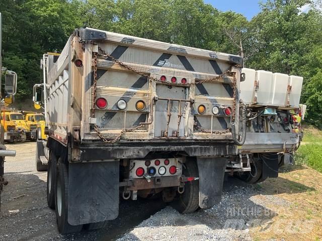 Mack CV700 حراثات ونصول الجليد