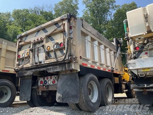 Mack CV700 حراثات ونصول الجليد