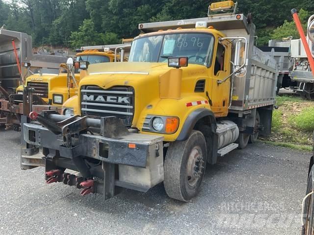 Mack CV700 حراثات ونصول الجليد