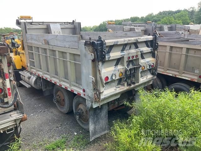 Mack CV700 حراثات ونصول الجليد