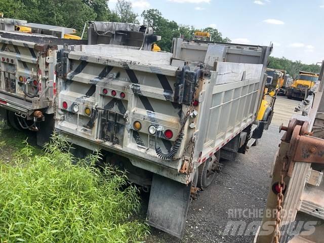 Mack CV700 حراثات ونصول الجليد