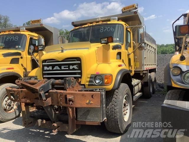 Mack CV700 حراثات ونصول الجليد