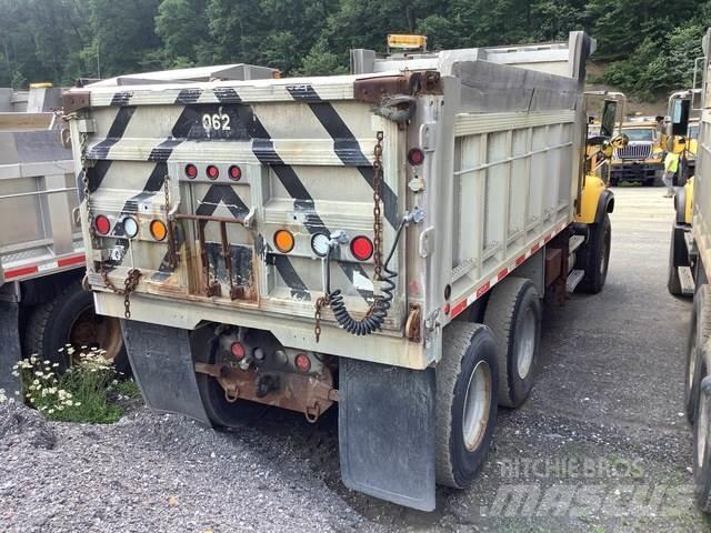 Mack CV700 حراثات ونصول الجليد