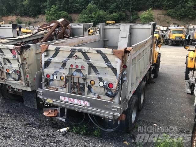 Mack CV700 حراثات ونصول الجليد