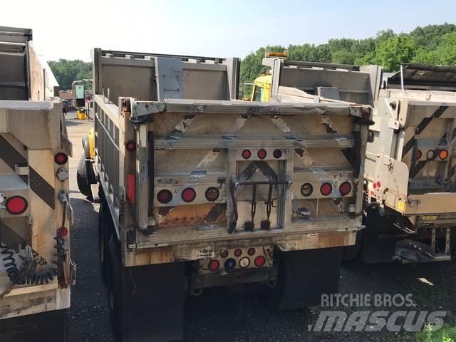 Mack CV700 حراثات ونصول الجليد