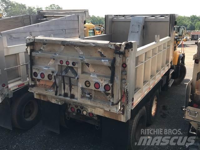 Mack CV700 حراثات ونصول الجليد