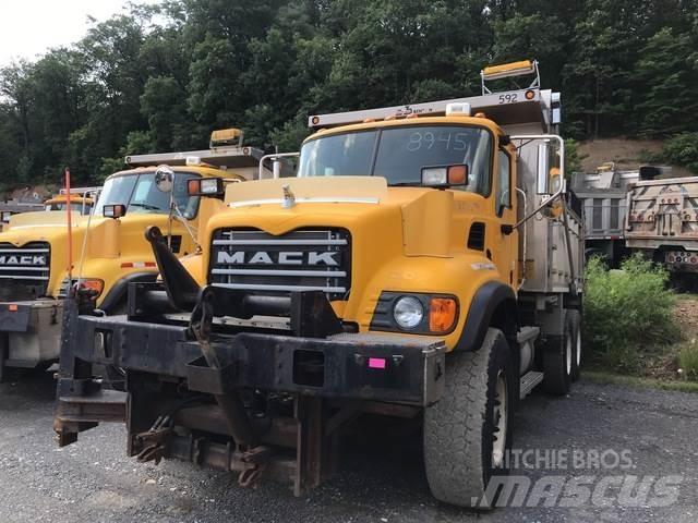 Mack CV700 حراثات ونصول الجليد