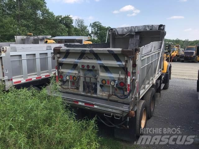 Mack CV700 حراثات ونصول الجليد