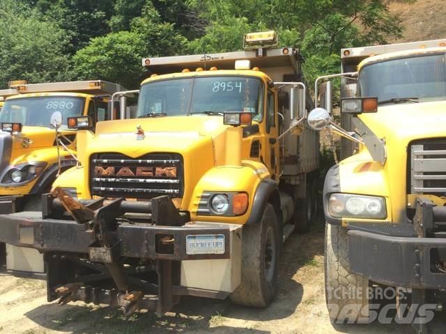 Mack CV700 حراثات ونصول الجليد