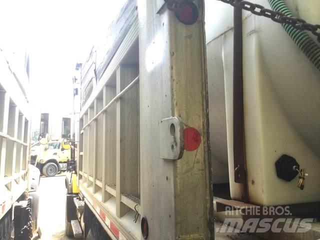 Mack CV700 حراثات ونصول الجليد