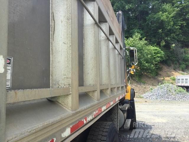Mack CV700 حراثات ونصول الجليد