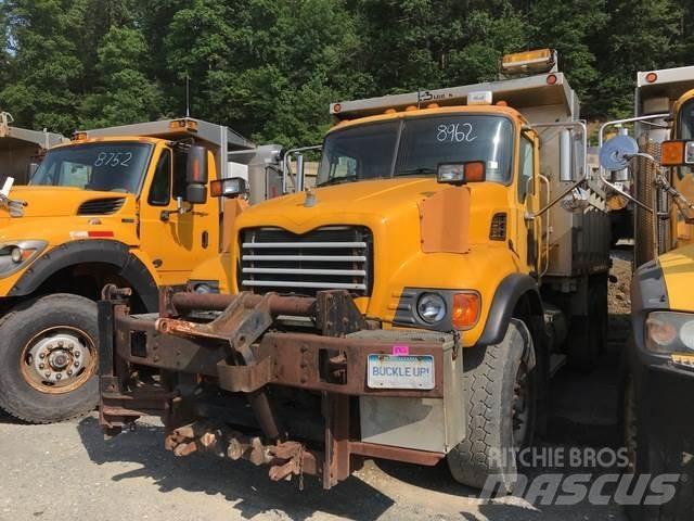Mack CV700 شاحنات قلابة