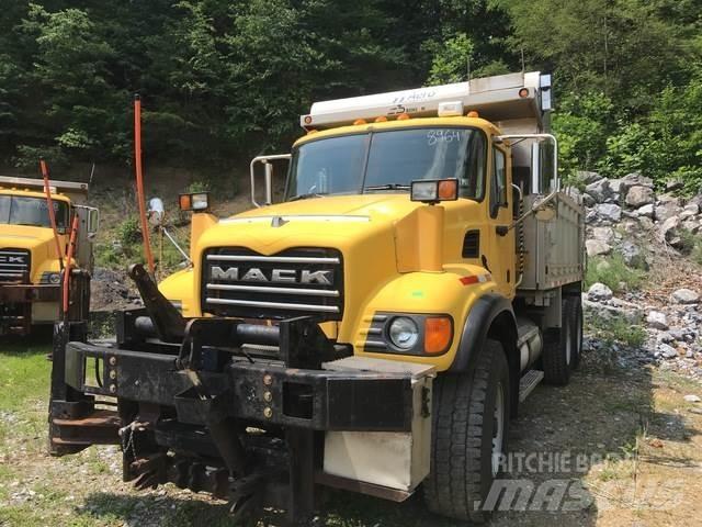 Mack CV700 حراثات ونصول الجليد