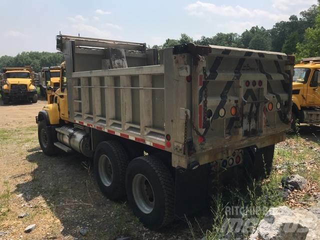 Mack CV700 حراثات ونصول الجليد