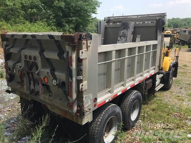 Mack CV700 حراثات ونصول الجليد