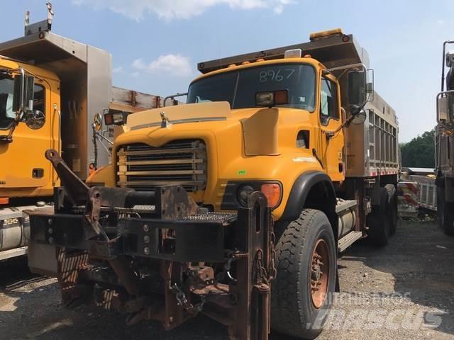 Mack CV700 حراثات ونصول الجليد