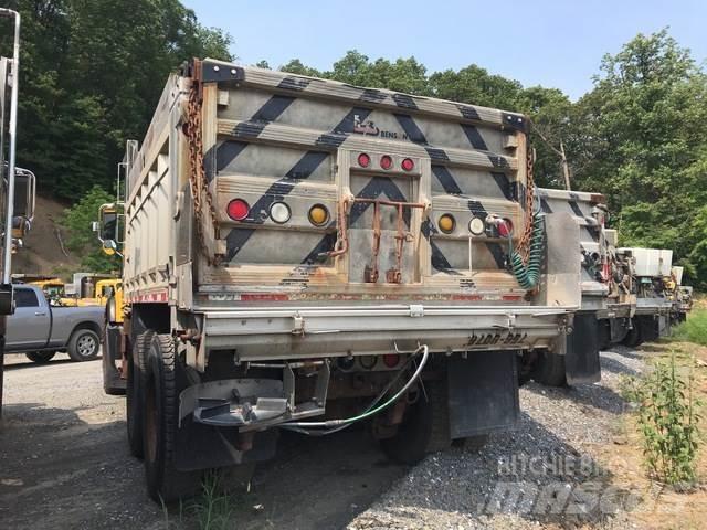 Mack CV700 حراثات ونصول الجليد