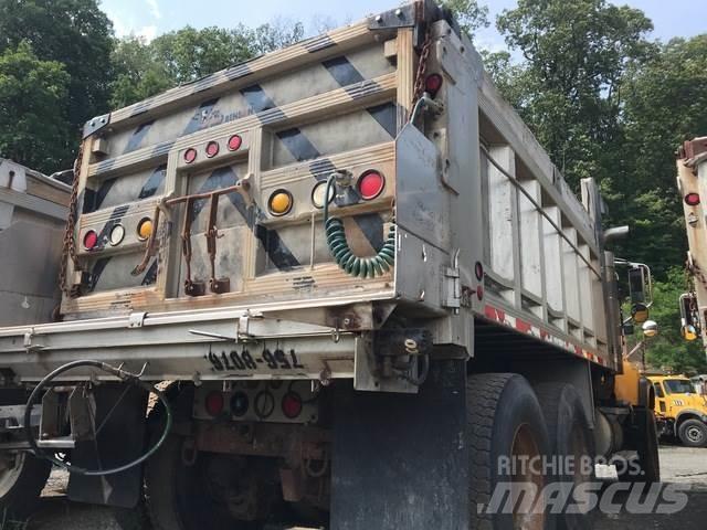 Mack CV700 حراثات ونصول الجليد