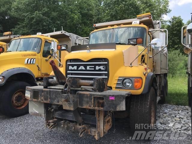 Mack CV700 حراثات ونصول الجليد