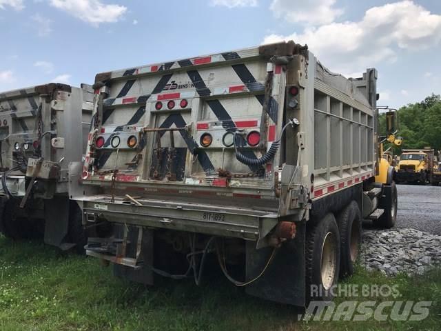 Mack CV700 حراثات ونصول الجليد