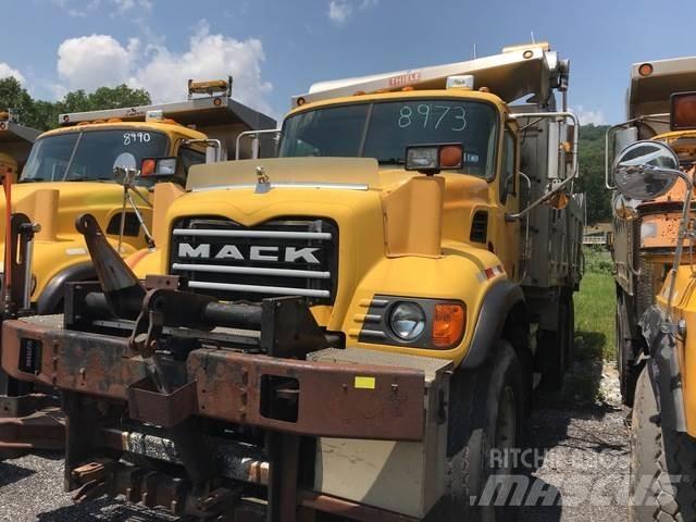 Mack CV700 حراثات ونصول الجليد