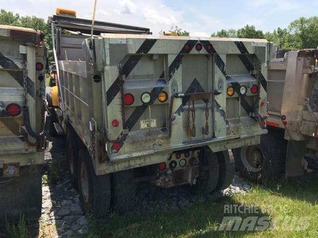 Mack CV700 حراثات ونصول الجليد