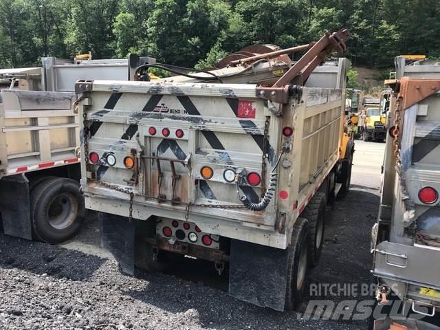 Mack CV700 حراثات ونصول الجليد