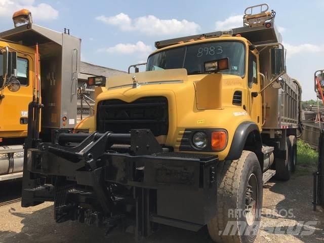 Mack CV700 حراثات ونصول الجليد