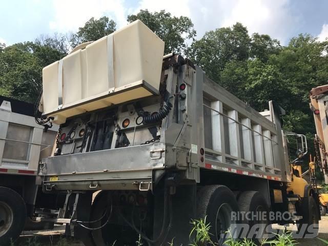Mack CV700 حراثات ونصول الجليد