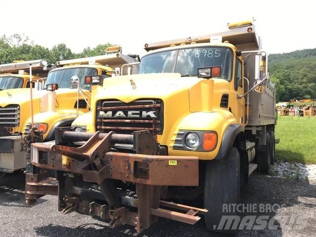 Mack CV700 حراثات ونصول الجليد