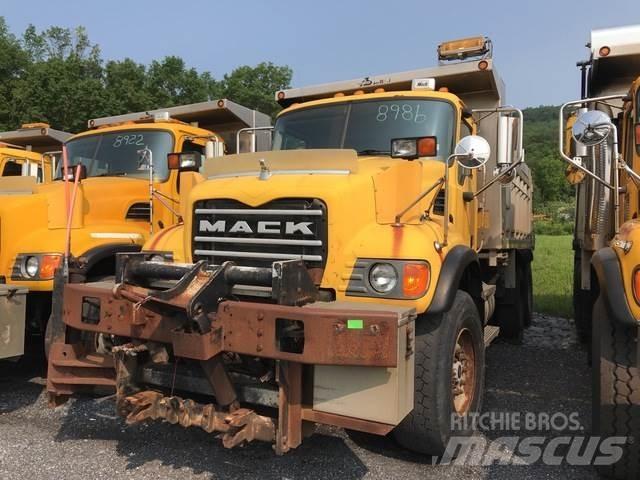 Mack CV700 حراثات ونصول الجليد