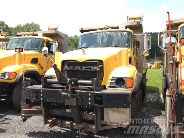 Mack CV700 حراثات ونصول الجليد