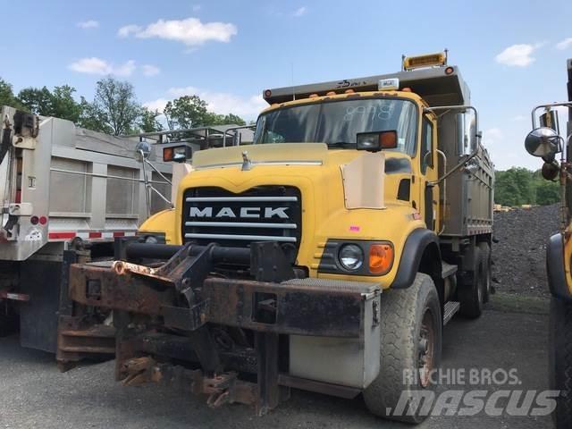 Mack CV700 حراثات ونصول الجليد