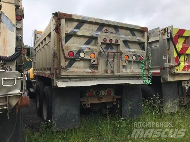 Mack CV700 حراثات ونصول الجليد