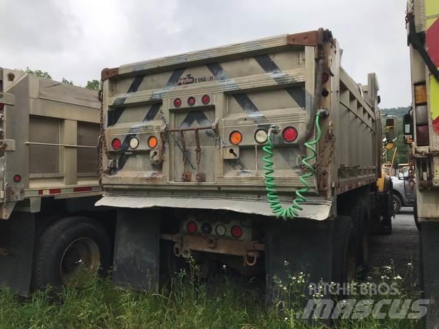 Mack CV700 حراثات ونصول الجليد