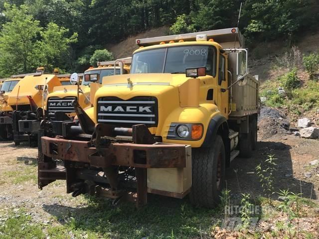 Mack CV700 حراثات ونصول الجليد