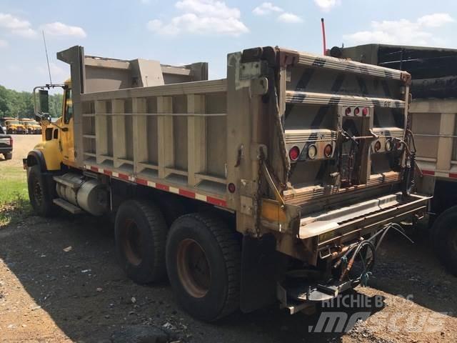 Mack CV700 حراثات ونصول الجليد