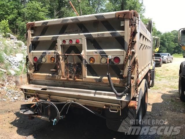 Mack CV700 حراثات ونصول الجليد