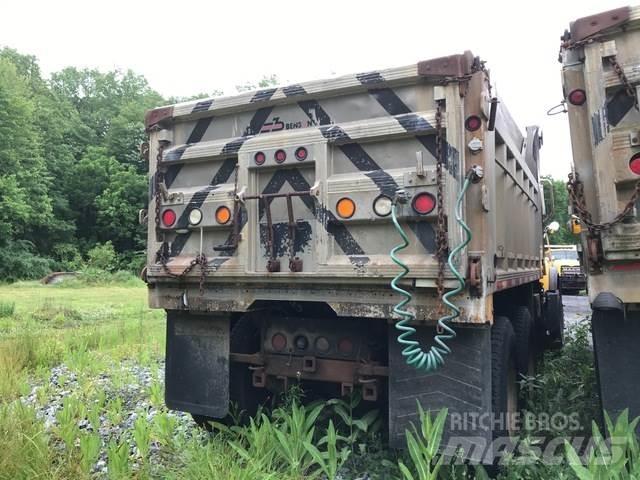 Mack CV700 شاحنات قلابة