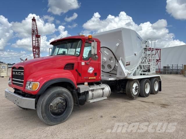 Mack CV700 شاحنات أخرى