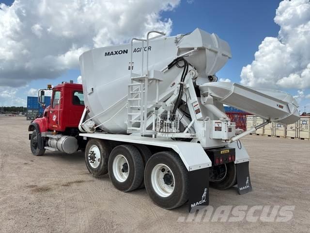 Mack CV700 شاحنات أخرى